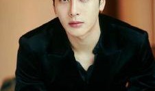 王嘉尔爆料恋情事件视频,揭秘明星背后的甜蜜瞬间